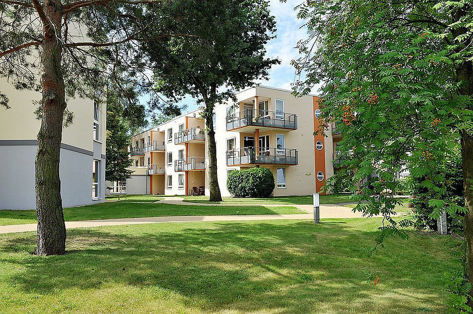 Christinenstift in Gifhorn Gebäude mit Balkonen und Grünanlage
